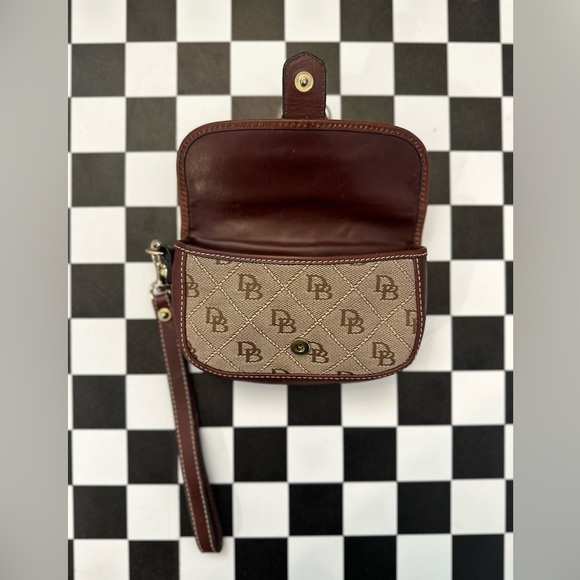 DOONEY AND BOURKE BROWN MONOGRAM LOGO WRISTLET WALLET POUCH - Picture 4 of 12